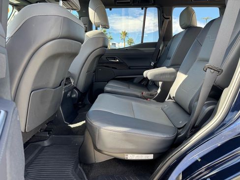 Used 2025 Lexus GX 550 w/ Accessory Package (2T) image 16