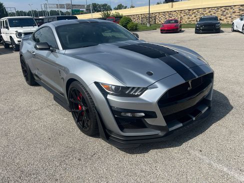 Used 2022 Ford Mustang Shelby GT500 w/ Technology Package RWD image 3