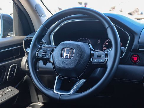 Used 2025 Honda Pilot Touring image 17