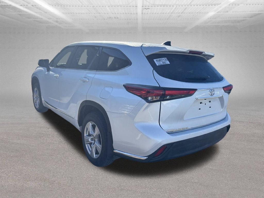 Used 2022 Toyota Highlander L FWD image 16