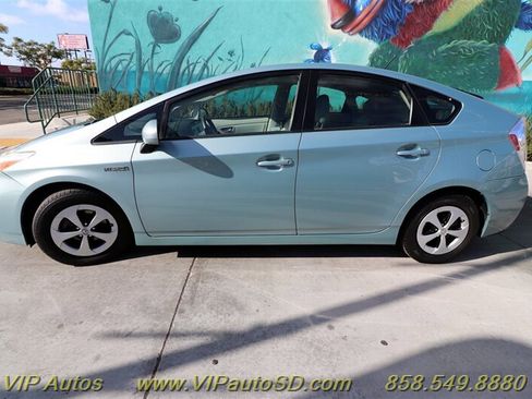 Used 2014 Toyota Prius Four w/ Solar Roof Package image 31