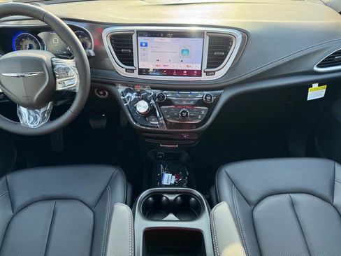New 2026 Chrysler Pacifica Select AWD/4WD image 14