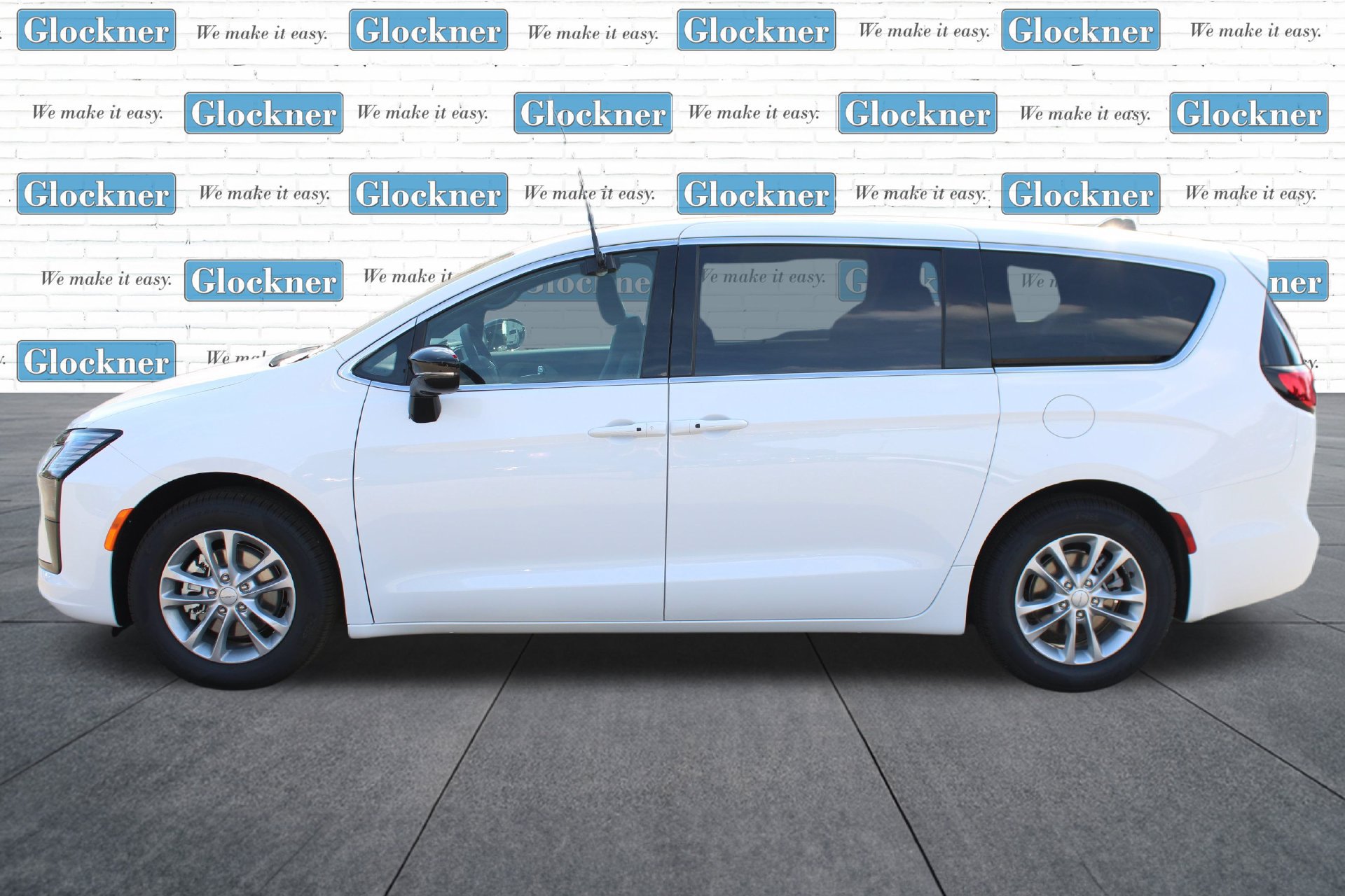 New 2027 Chrysler Pacifica Select FWD image 9