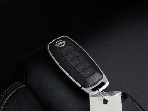 Certified 2026 Nissan Rogue SL FWD image 28