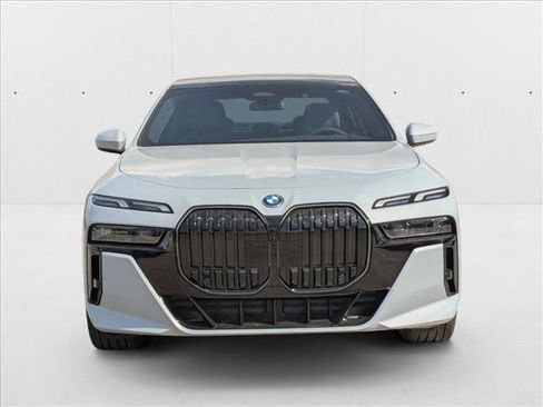 New 2025 BMW 750e xDrive w/ Premium Package image 6