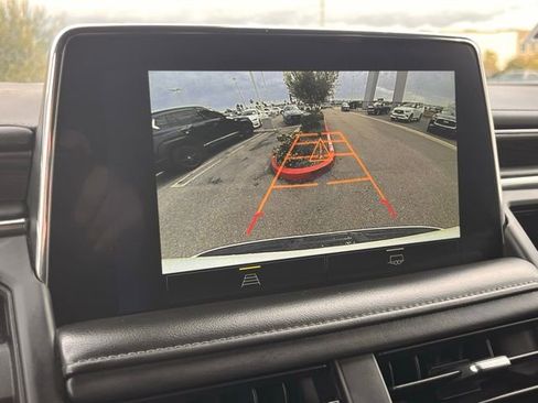 Used 2022 Chevrolet Suburban LT image 16