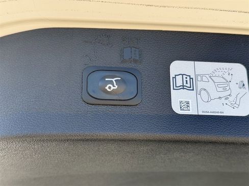 Certified 2018 Ford Escape Titanium image 30