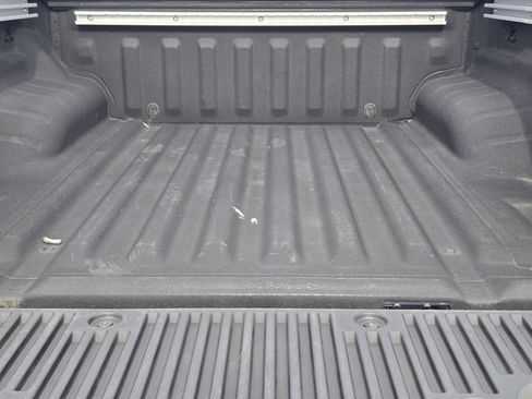 Used 2024 Nissan Frontier SL image 28