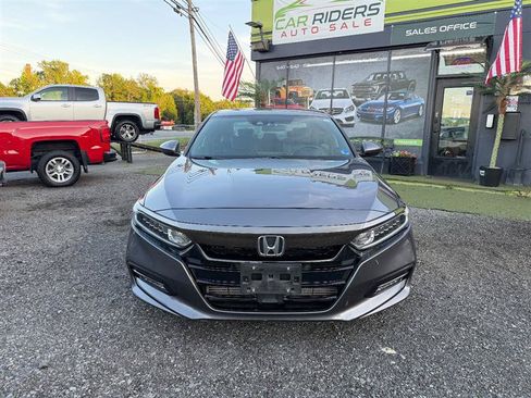 Used 2018 Honda Accord Sport image 2