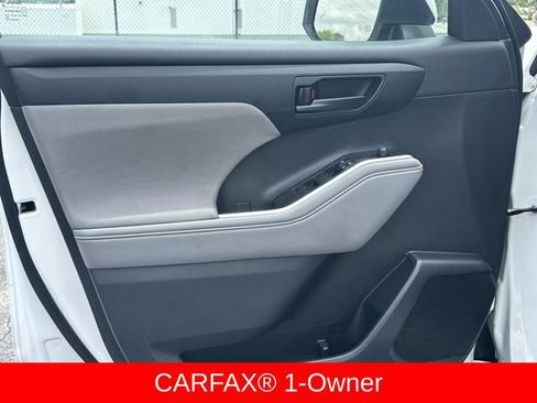 Used 2021 Toyota Highlander LE AWD/4WD image 5
