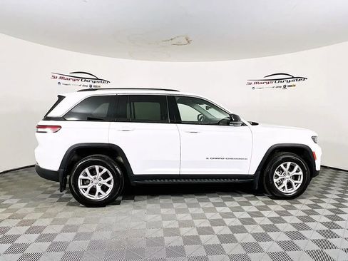Used 2022 Jeep Grand Cherokee Limited w/ Luxury Tech Group II image 9
