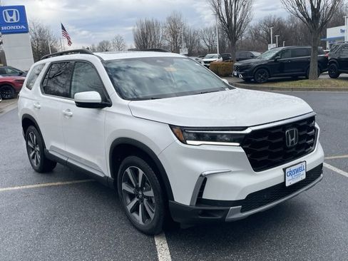 New 2025 Honda Pilot Touring image 2