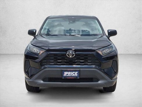 Used 2022 Toyota RAV4 LE FWD image 2