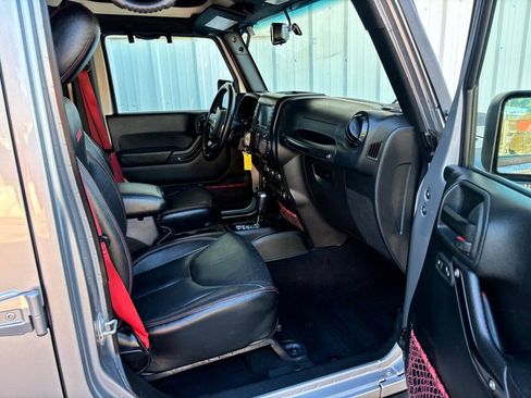 Used 2018 Jeep Wrangler Unlimited Rubicon AWD/4WD image 24