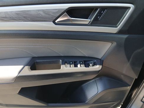 Used 2022 Volkswagen Atlas Cross Sport SE image 13