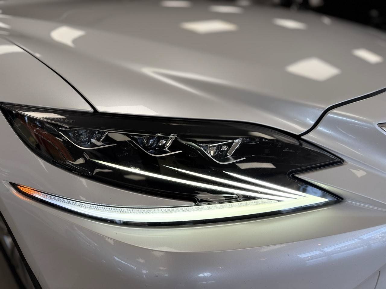 Used 2018 Lexus LS 500 w/ Accessory Package (Z2) RWD image 32