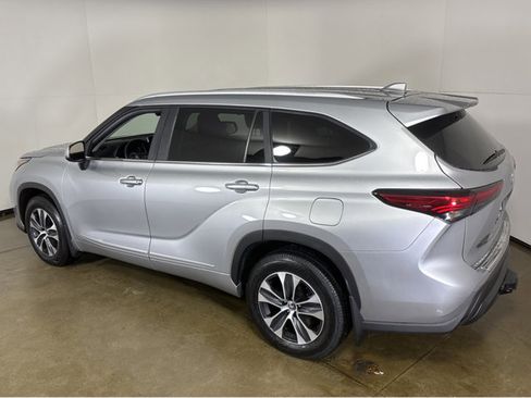 Used 2023 Toyota Highlander XLE image 18