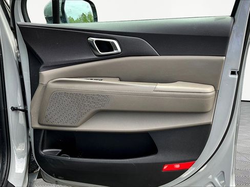 Certified 2025 Kia Carnival EX FWD image 25