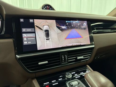 Used 2021 Porsche Cayenne Coupe AWD/4WD image 22