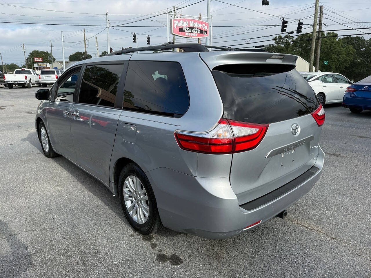 Used 2015 Toyota Sienna XLE FWD image 6