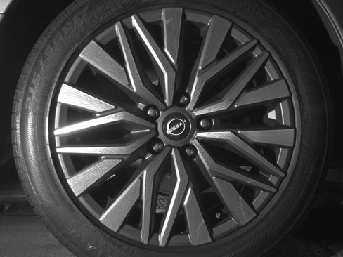 Used 2025 Nissan Altima 2.5 SV FWD image 15