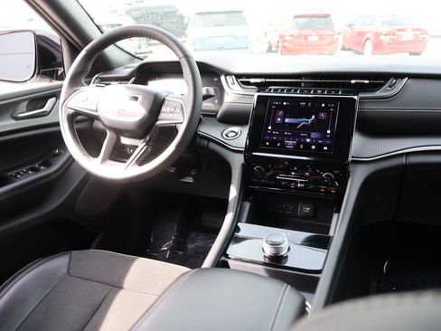 Used 2025 Jeep Grand Cherokee Altitude AWD/4WD image 13