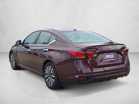 Used 2025 Nissan Altima 2.5 SV FWD image 8