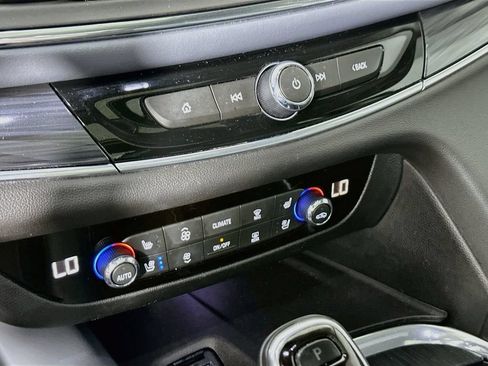 Used 2020 Buick Enclave Premium w/ Sun and Sites Package AWD/4WD image 14