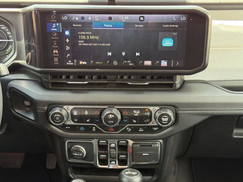 Used 2025 Jeep Wrangler Unlimited Sahara w/ Safety Group AWD/4WD image 19