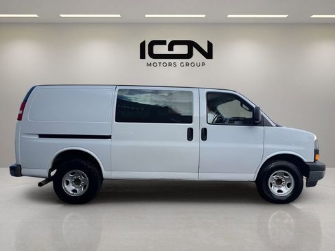 Used 2019 GMC Savana 2500 w/ Driver Convenience Package image 2