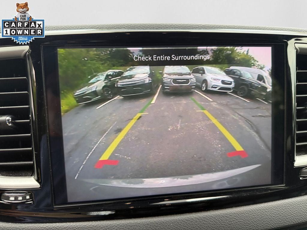 Used 2025 Chrysler Pacifica Select FWD image 16
