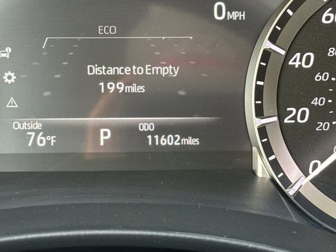 Used 2025 Toyota Highlander XLE image 28