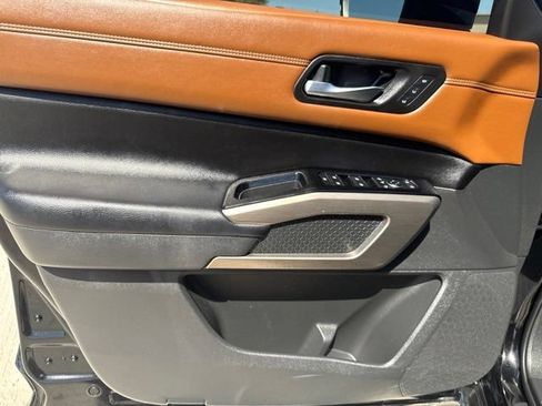 Used 2023 Nissan Pathfinder Platinum AWD/4WD image 17