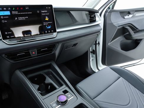 New 2026 Volkswagen Tiguan SE image 23