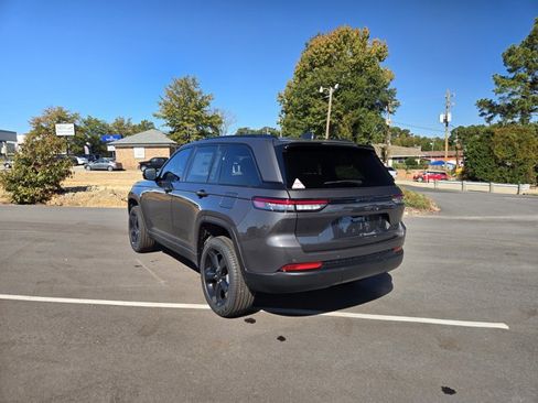 New 2025 Jeep Grand Cherokee Limited w/ Black Appearance Package RWD image 8