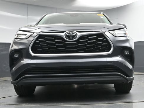 Used 2020 Toyota Highlander LE image 24