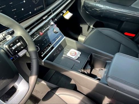 Used 2025 Hyundai Santa Fe SEL image 8
