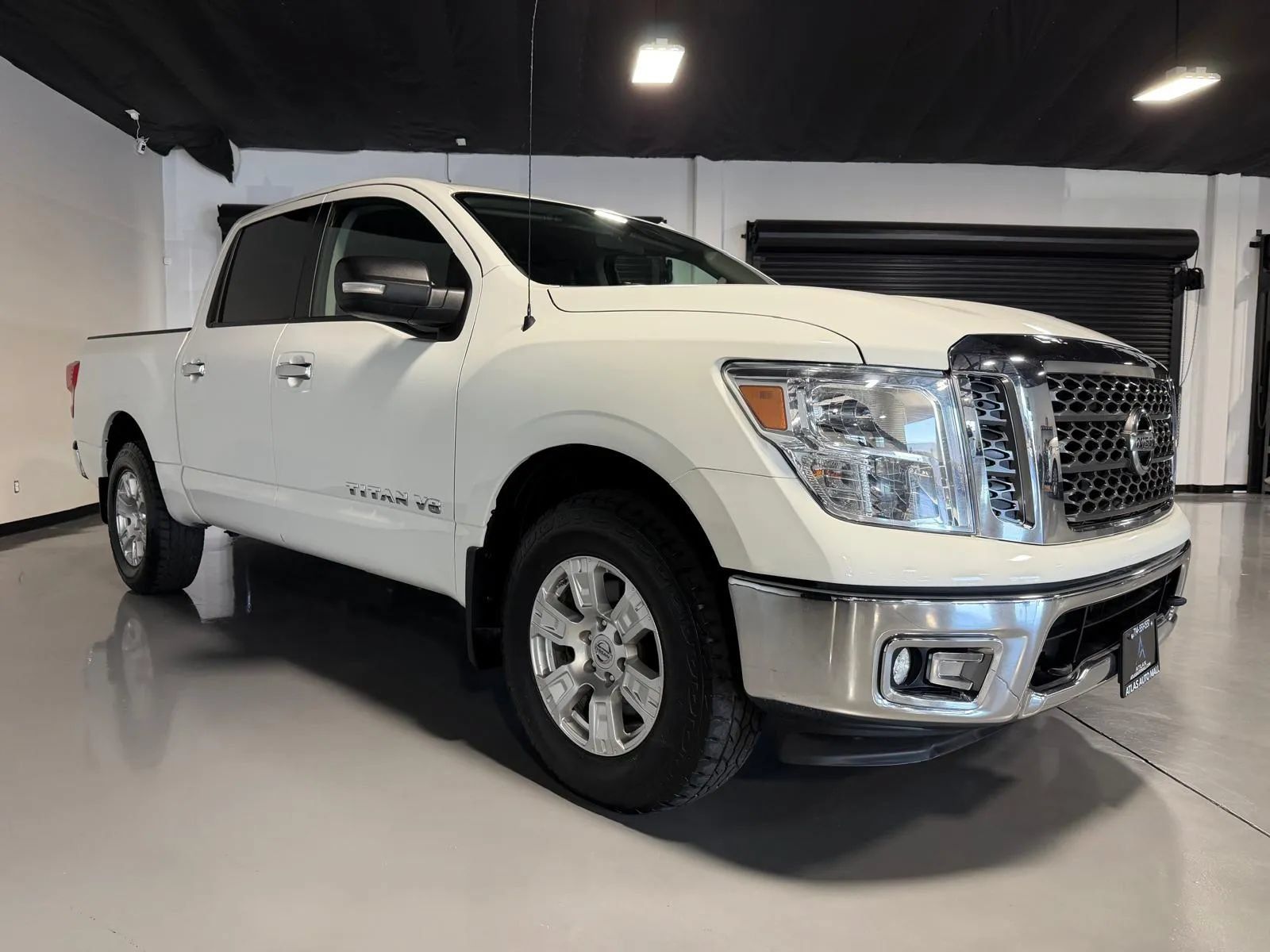 Used 2018 Nissan Titan S AWD/4WD image 3
