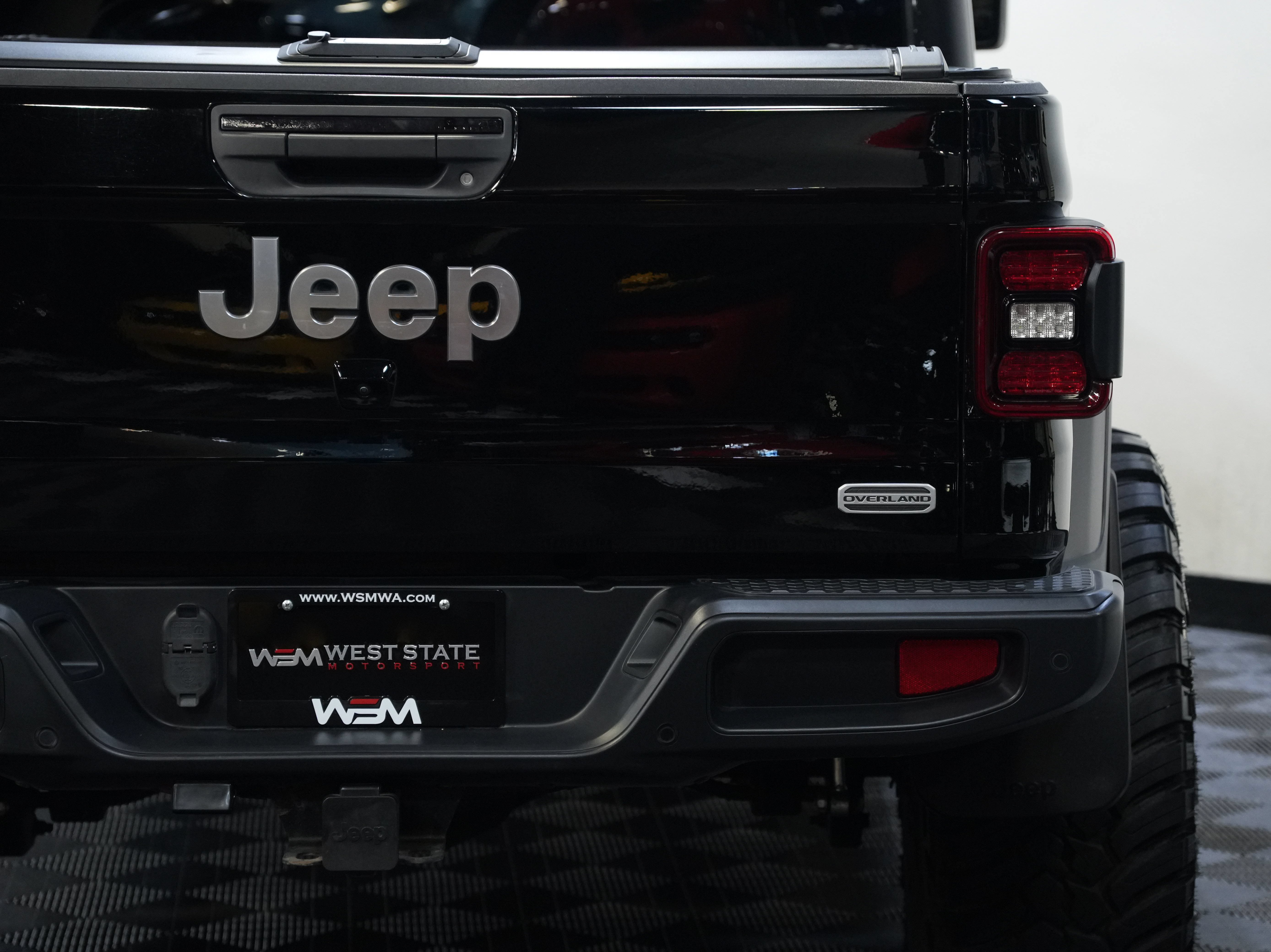 Used 2021 Jeep Gladiator Overland w/ Uconnect 4C Nav & Sound Group AWD/4WD image 17