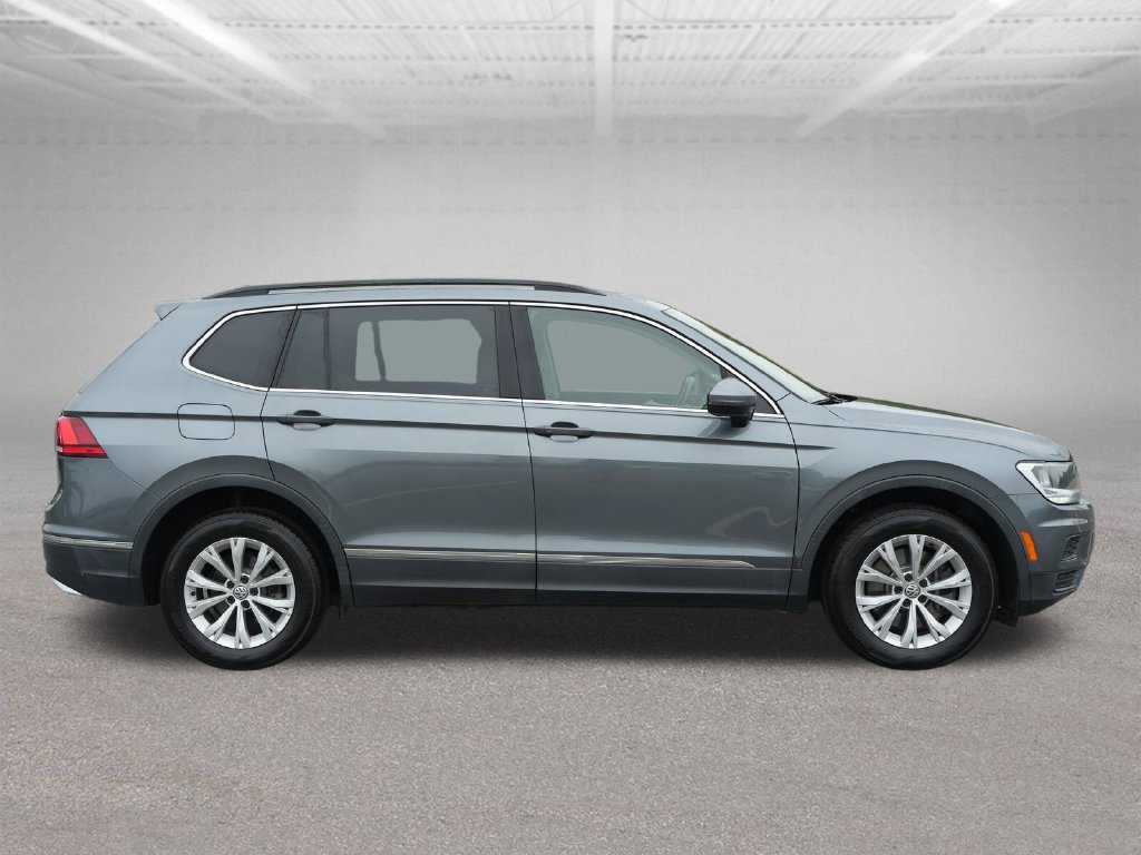 Used 2018 Volkswagen Tiguan SE w/ Panoramic Sunroof Package AWD/4WD image 9