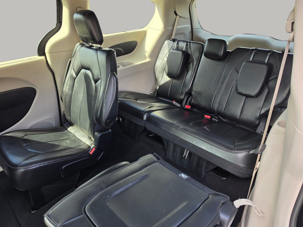 Used 2022 Chrysler Pacifica Touring-L FWD image 28