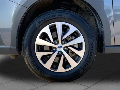 Used 2025 Subaru Outback Premium AWD/4WD image 11