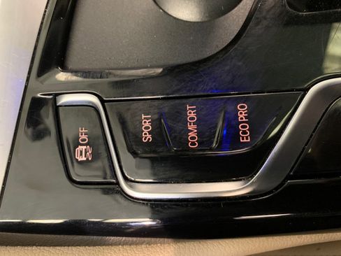 Used 2022 BMW 530i xDrive w/ Premium Package image 41