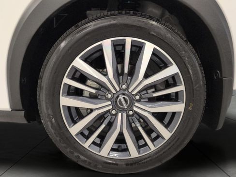 Used 2024 Nissan Kicks SV FWD image 4