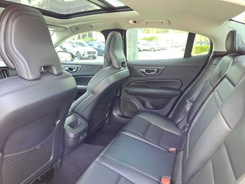 Used 2021 Volvo S60 T5 Momentum w/ Premium Package image 7