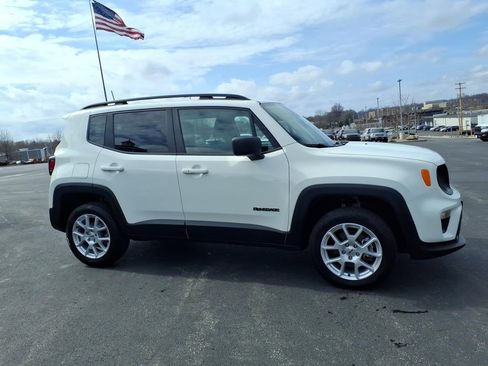 Used 2022 Jeep Renegade Latitude AWD/4WD image 6