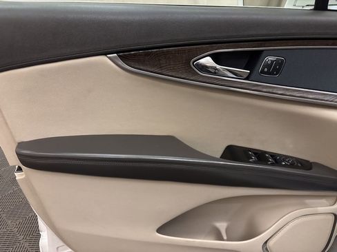 Used 2016 Lincoln MKX Reserve w/ Climate Package image 10