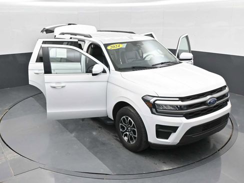 Used 2024 Ford Expedition XLT image 37