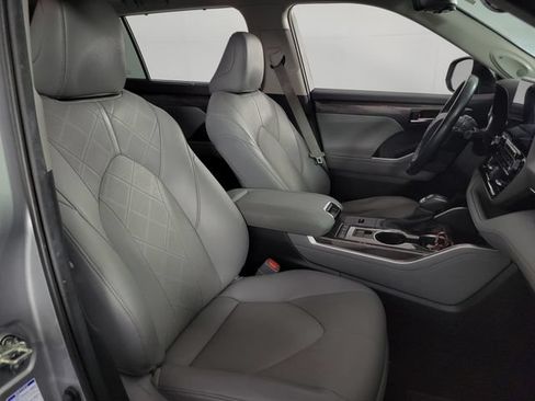 Used 2020 Toyota Highlander Platinum AWD/4WD image 16