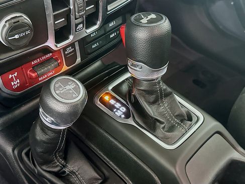 Used 2024 Jeep Wrangler Unlimited AWD/4WD image 23
